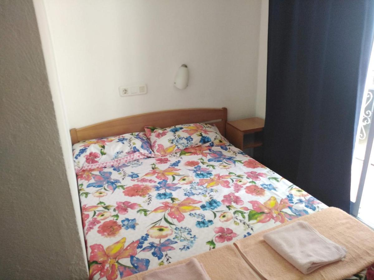 Can Pau Guesthouse Llanca Ngoại thất bức ảnh